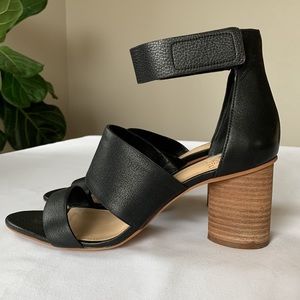 VINCE CAMUTO Junette Black 3-Band Stacked Heel Size 9.5